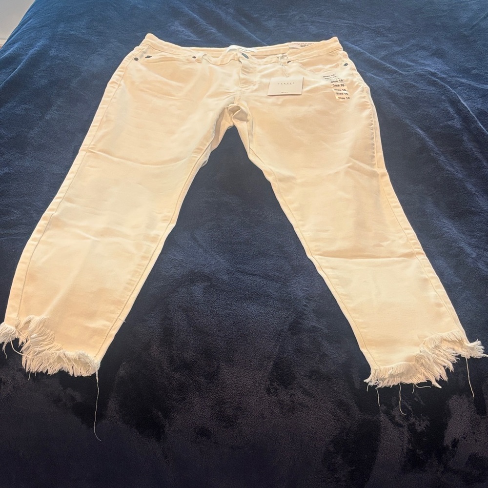 KanCan White Ankle Jeans with Frayed Hem